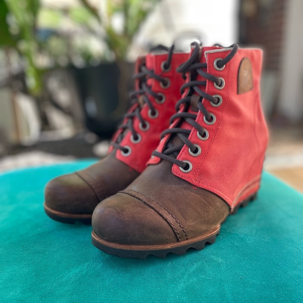 Sorel red and brown Joan of Arctic Wedge - comfy cute!